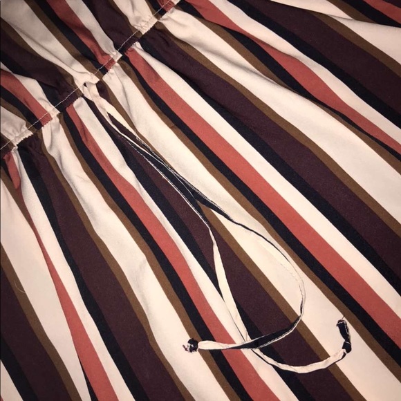 An dress, looks like a romper - Picture 4 of 6